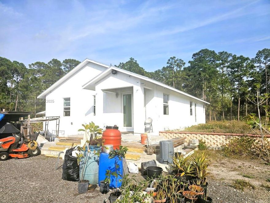 BRAND-NEW 3/2 Home | 2,140 Sq Ft | 1.25 Acres
Brand-new construction with hurricane-proof structure and oversized foundation. Features include impact windows and doors, high ceilings, energy-efficient smart HVAC (Comfort Star), spray foam roof insulation, and R-1 rated insulation. Includes laundry room, two Jacuzzis, attic (14x8), storage (8x8), camera system (45-day record), new well with salt softener, new septic tank, and 8-ft heavy-duty fence. Over $25K in fruit and coconut trees with drip irrigation. Located 15 minutes from Clewiston, with easy access to Fort Lauderdale, West Palm Beach, Fort Myers, and Miami.