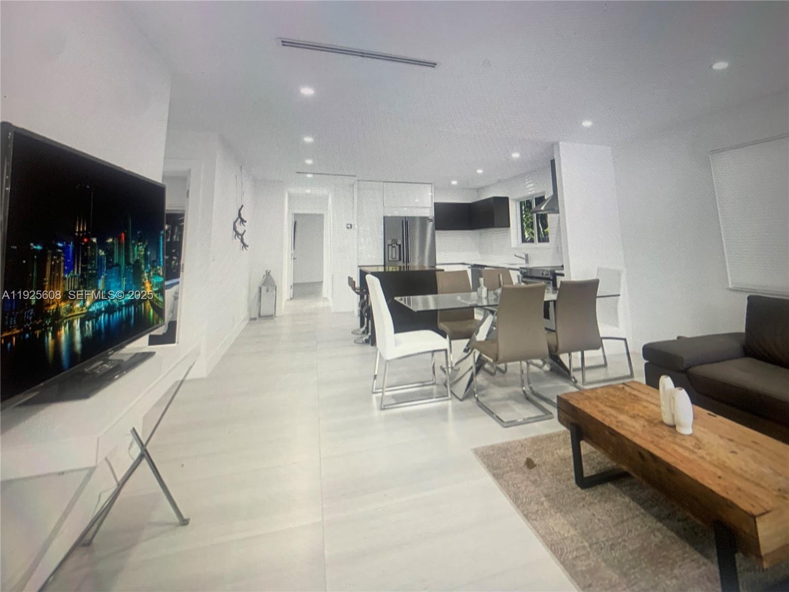 HOLLYWOOD - Residential