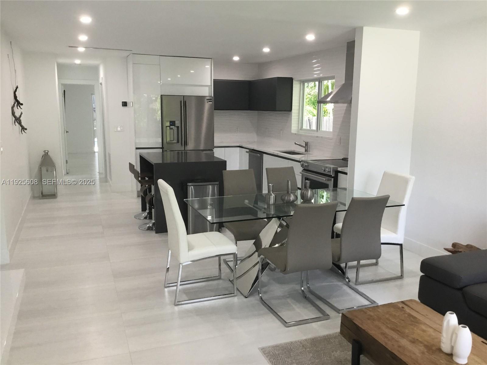 HOLLYWOOD - Residential