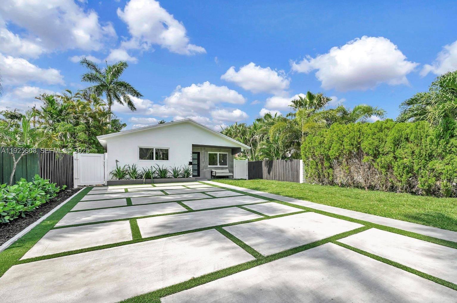 HOLLYWOOD - Residential