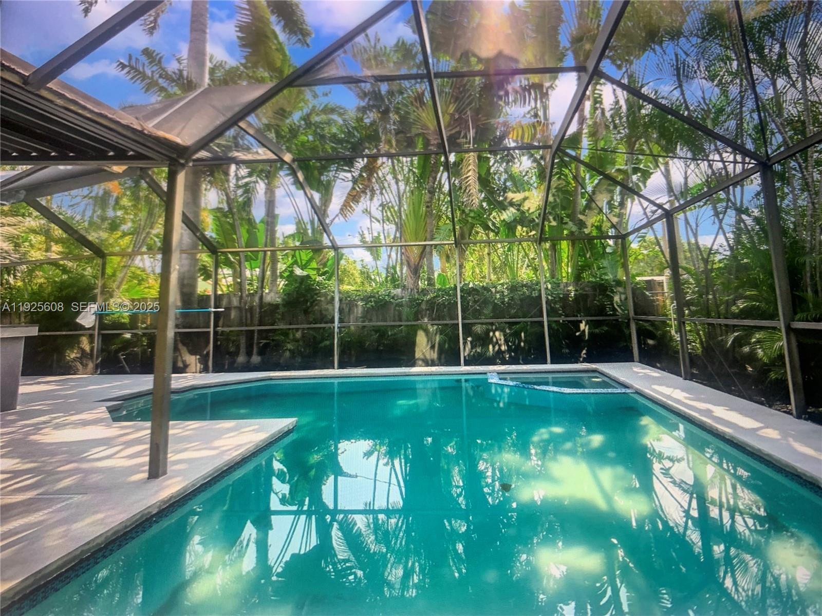 HOLLYWOOD - Residential