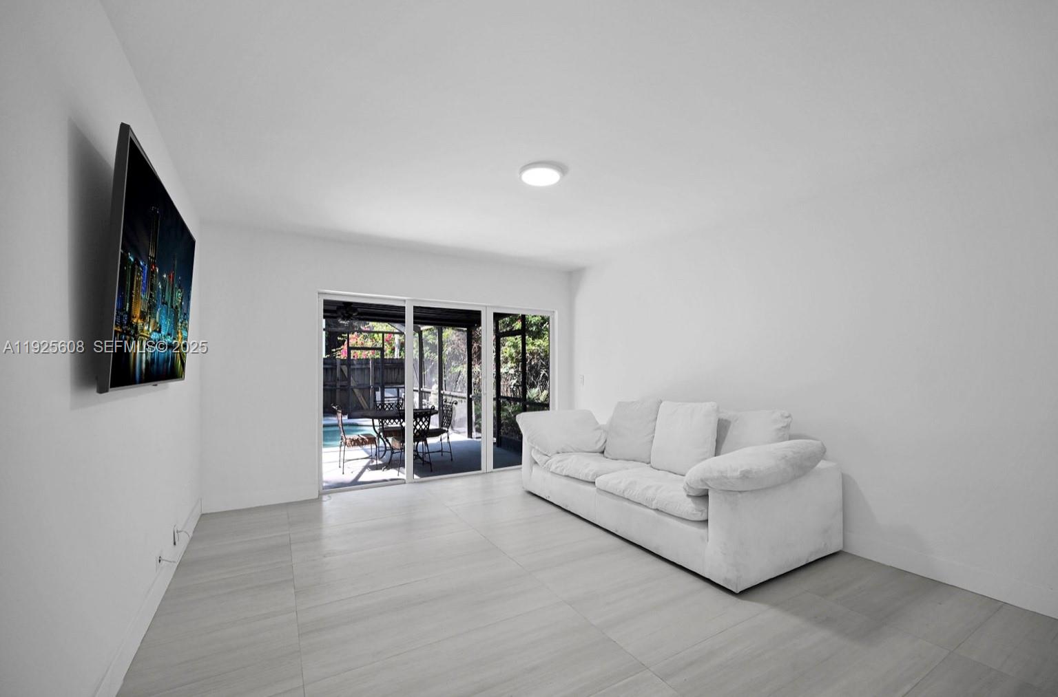 HOLLYWOOD - Residential