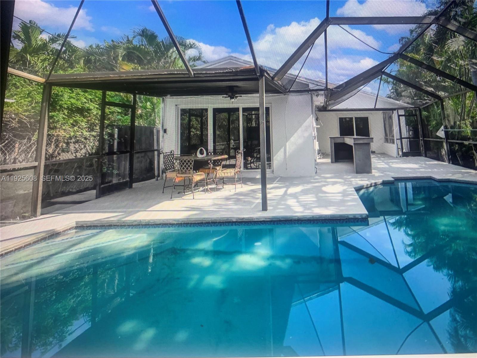 HOLLYWOOD - Residential