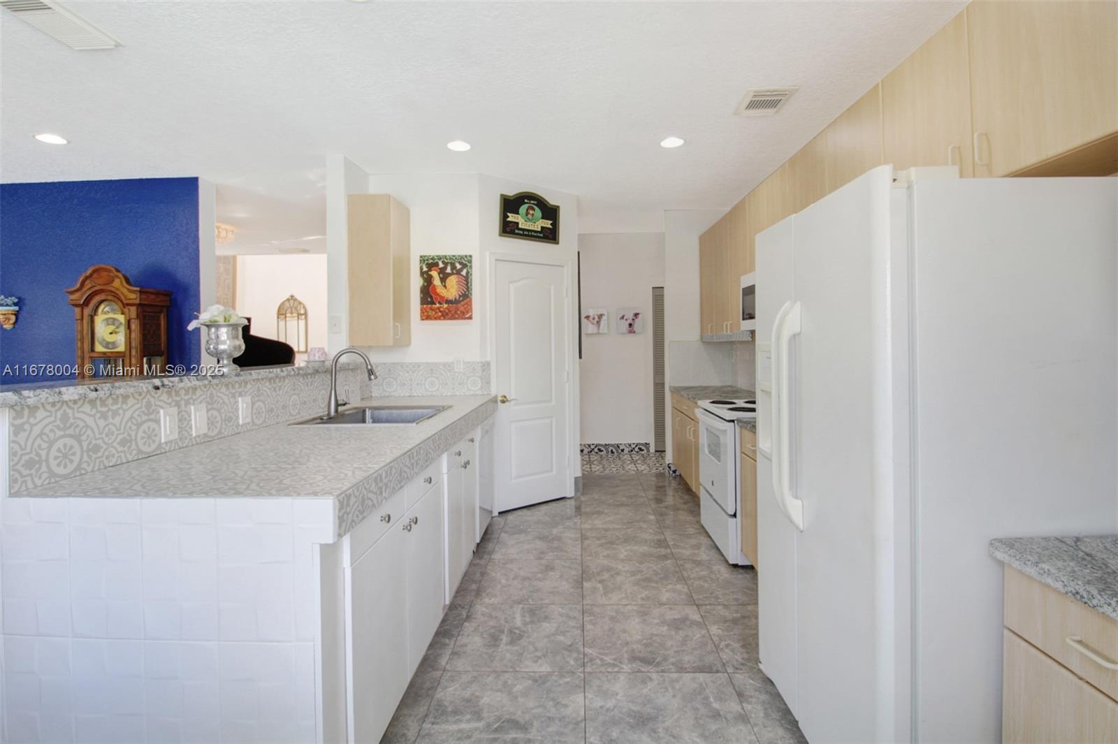 CRESTVIEW LAKES 1ST ADDN - Residential