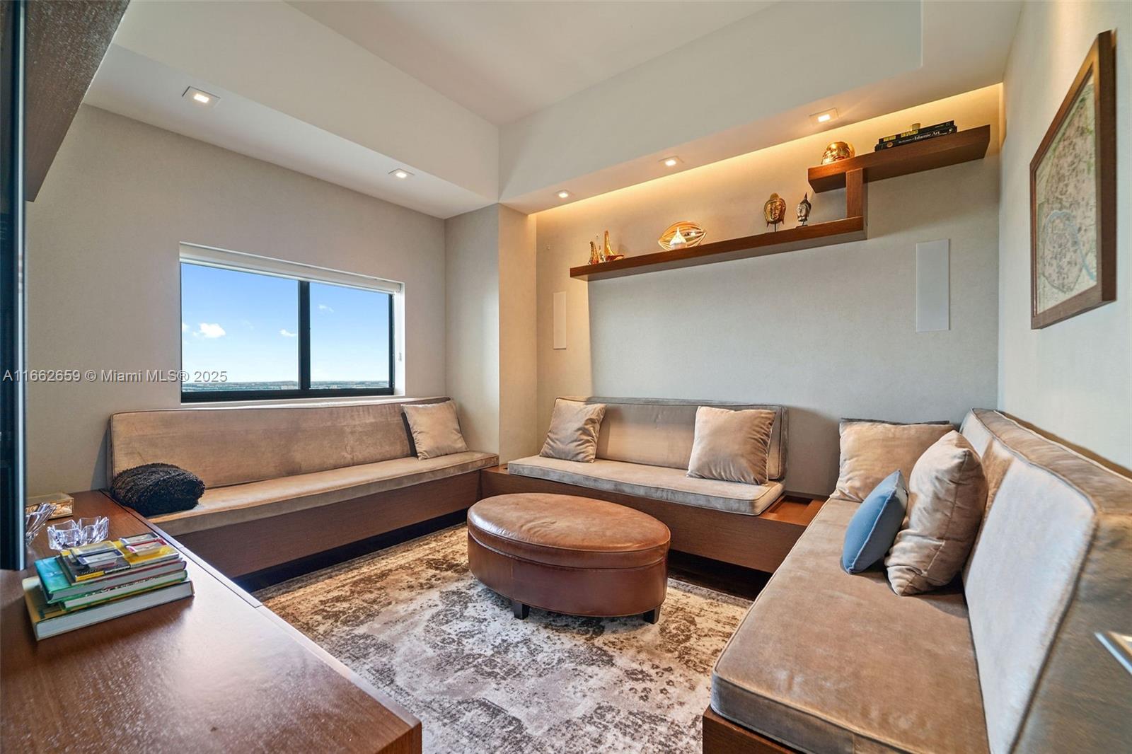 ICON BAY CONDO - Residential