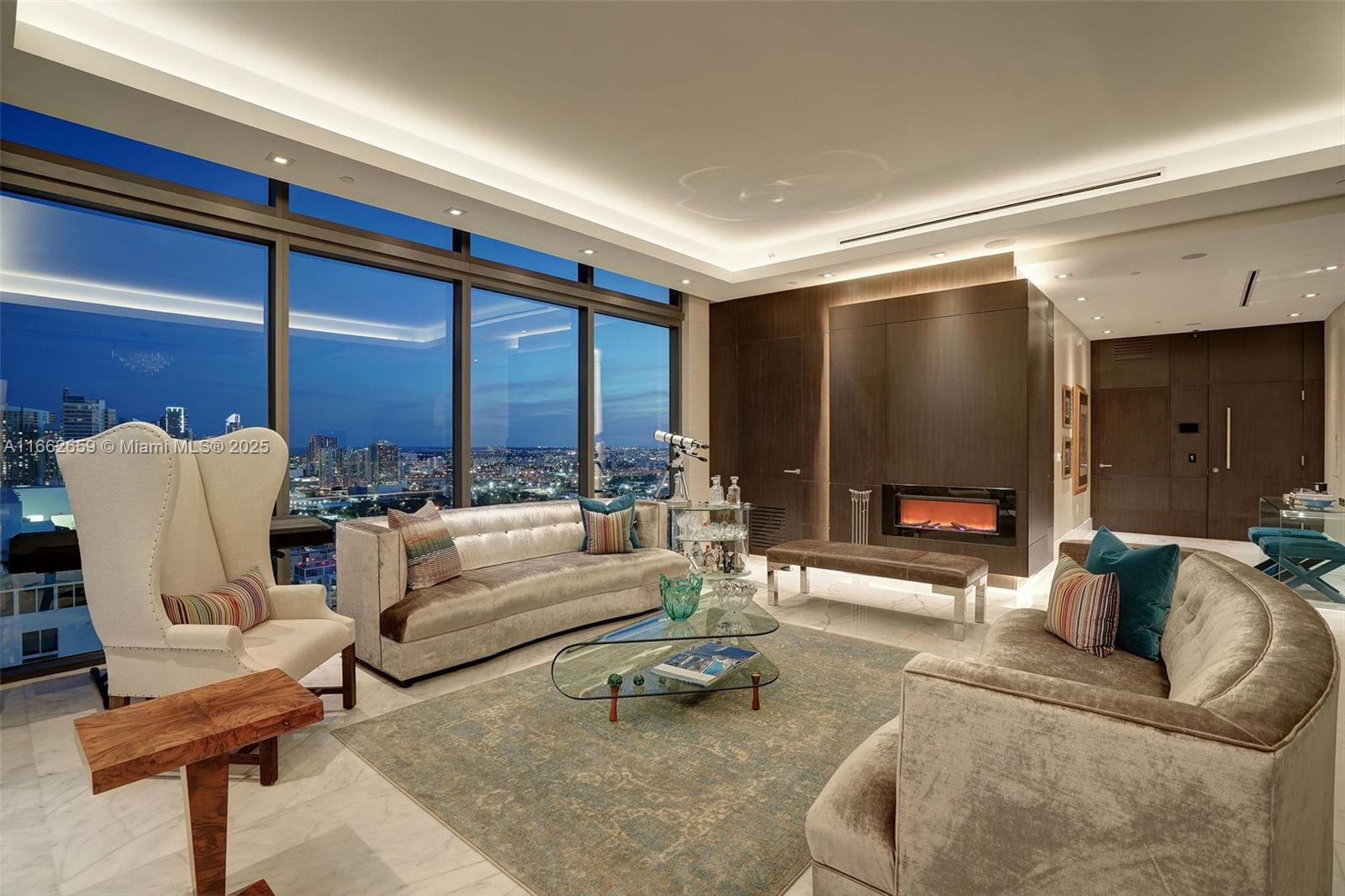 ICON BAY CONDO - Residential