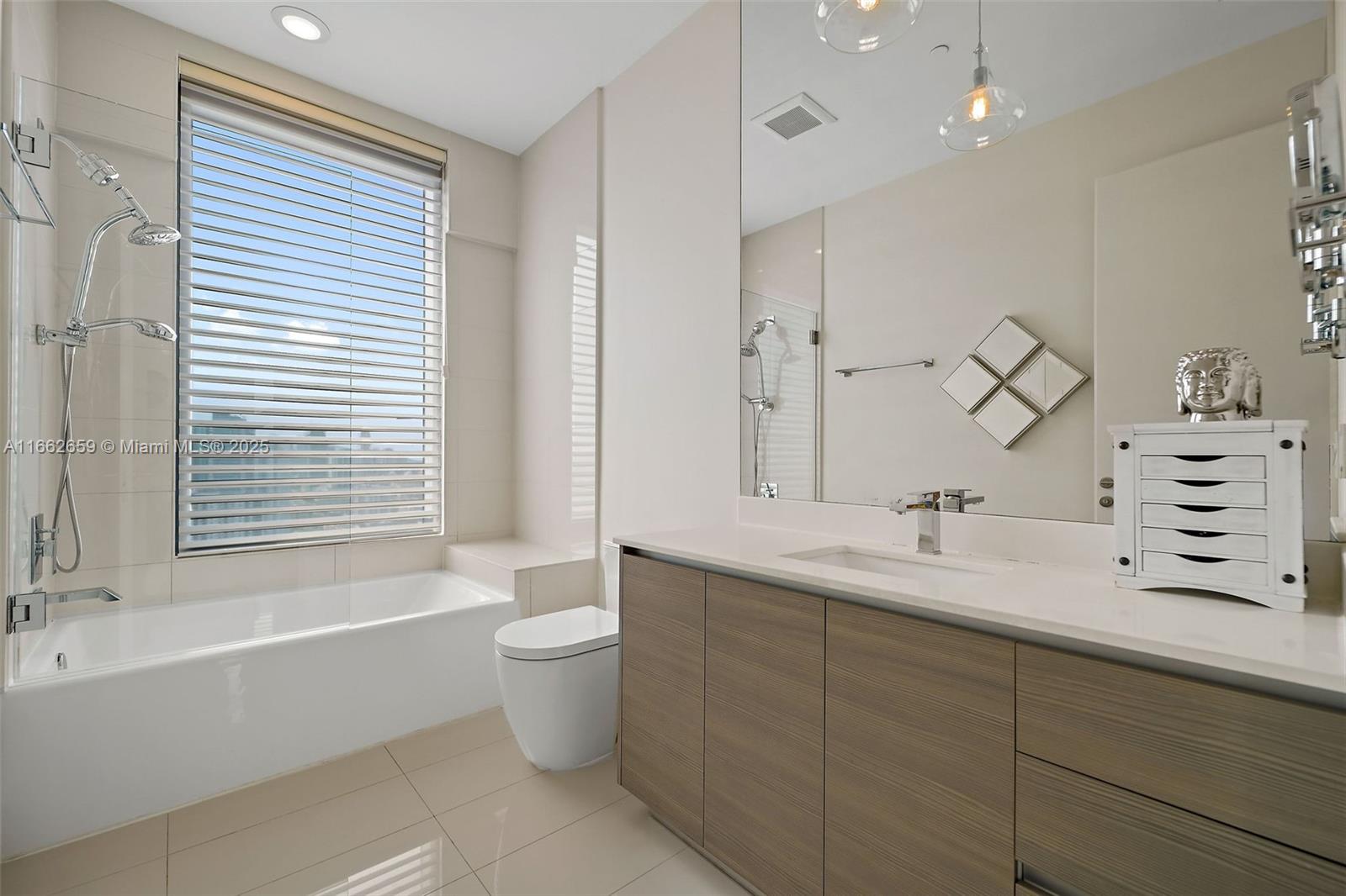 ICON BAY CONDO - Residential