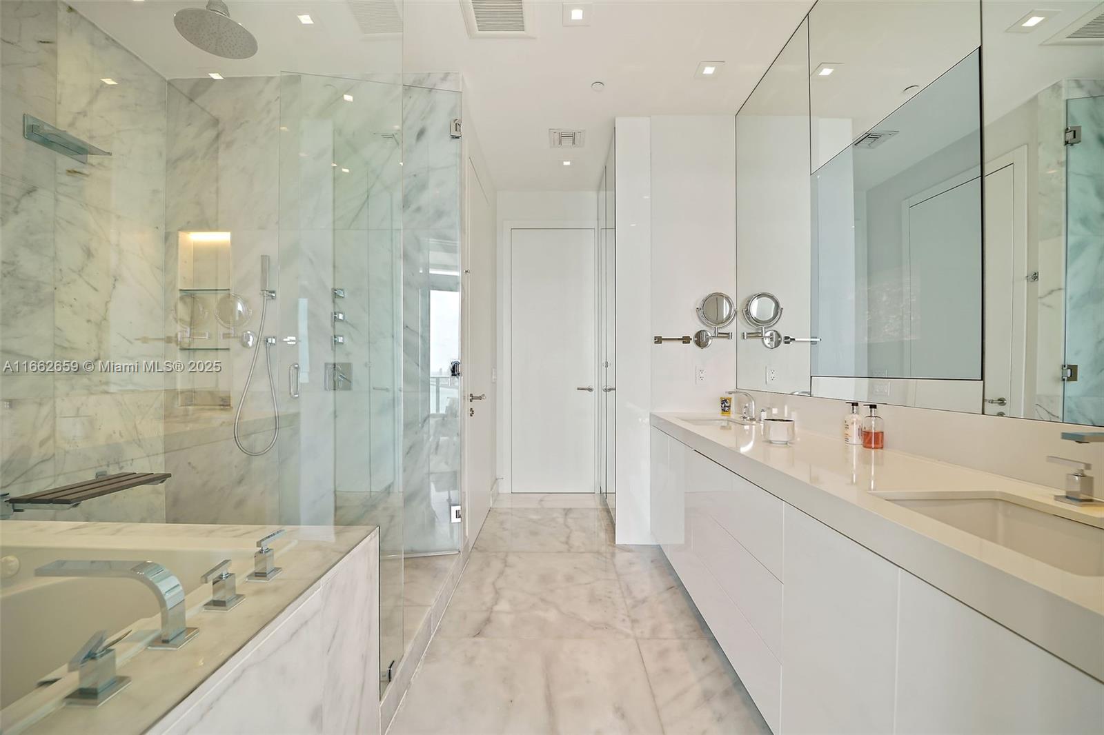 ICON BAY CONDO - Residential