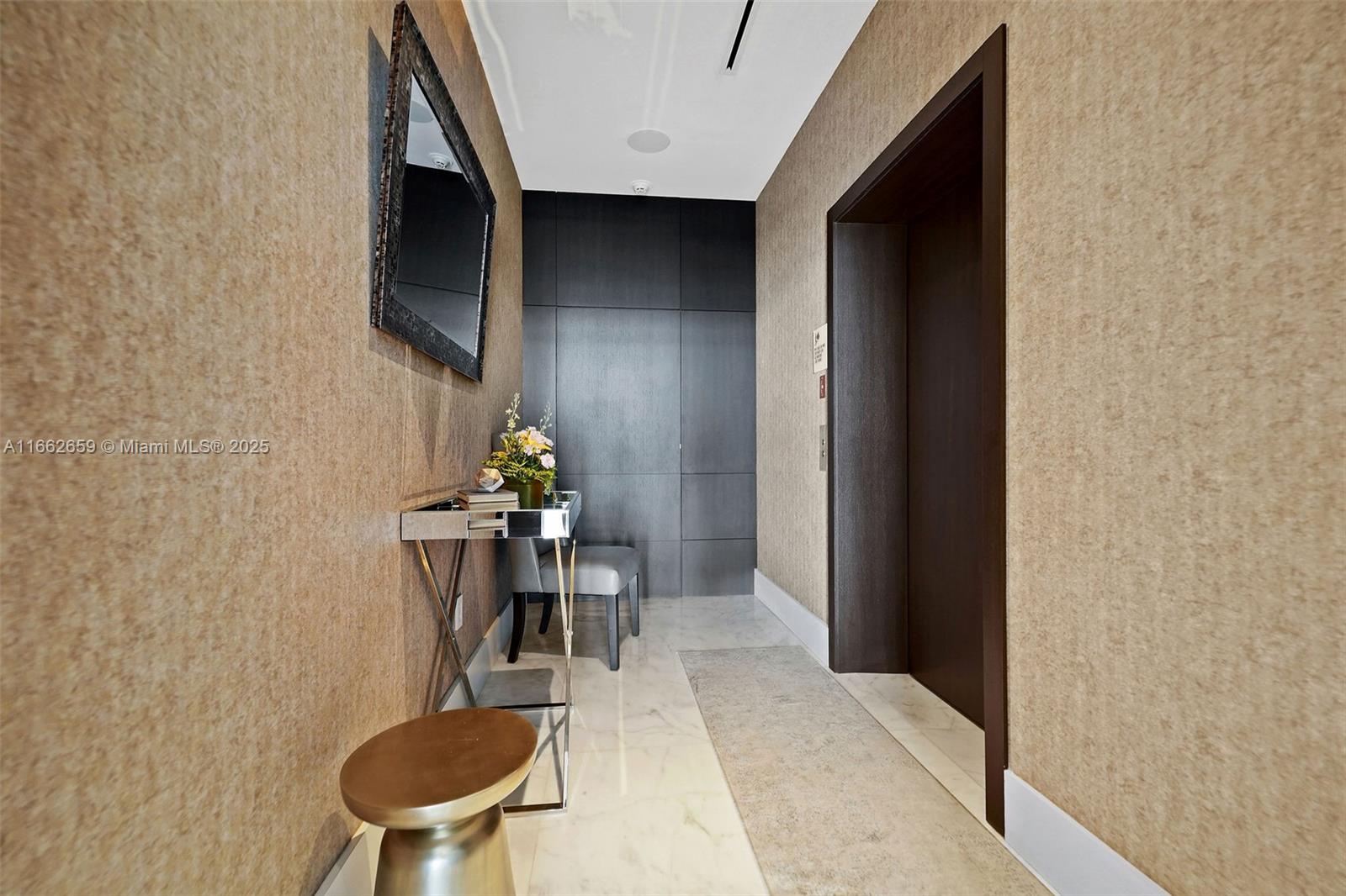 ICON BAY CONDO - Residential