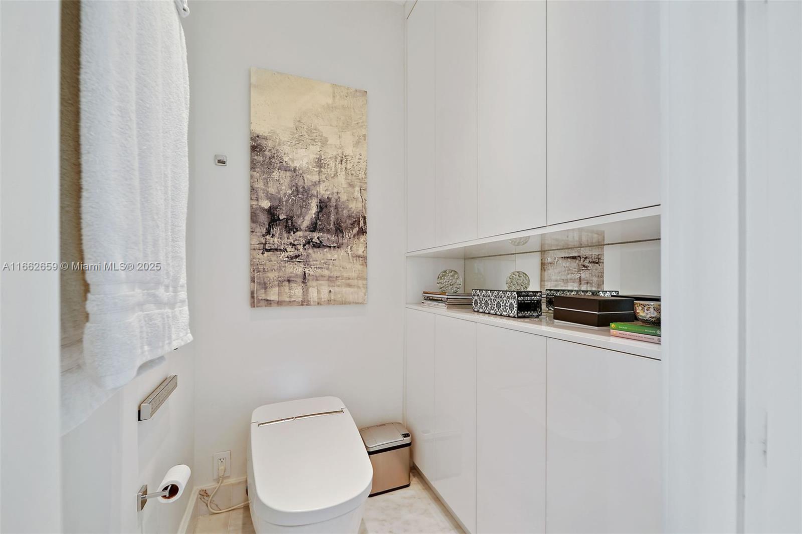 ICON BAY CONDO - Residential