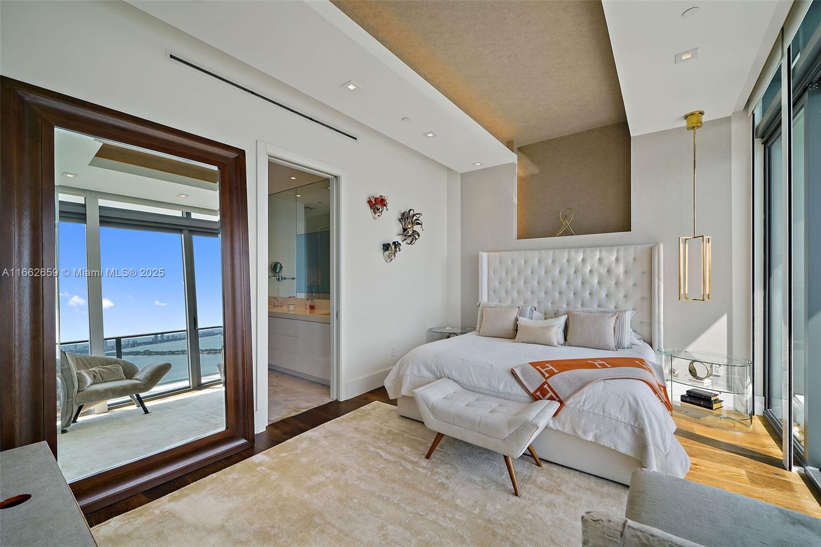 ICON BAY CONDO - Residential