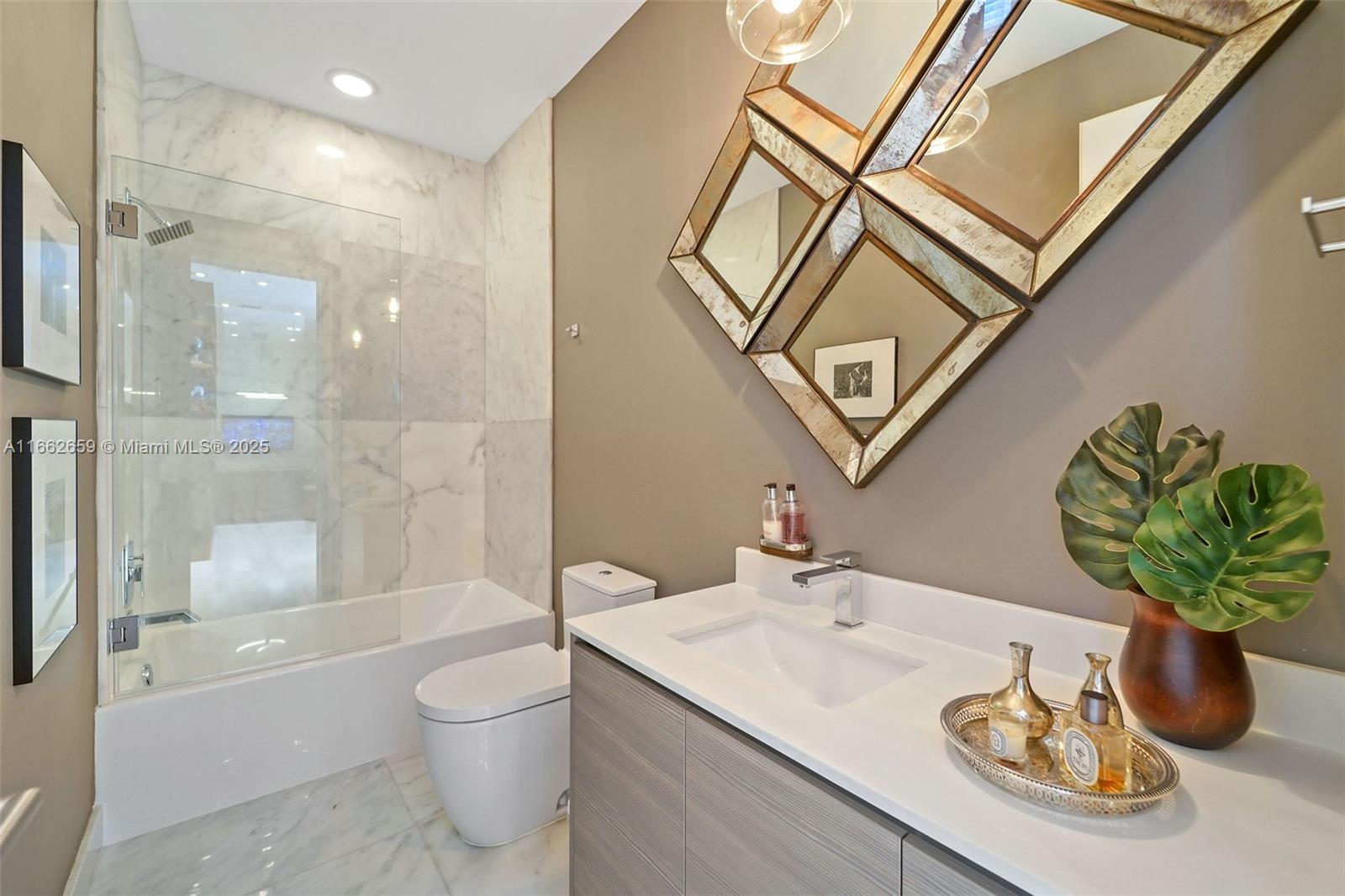 ICON BAY CONDO - Residential