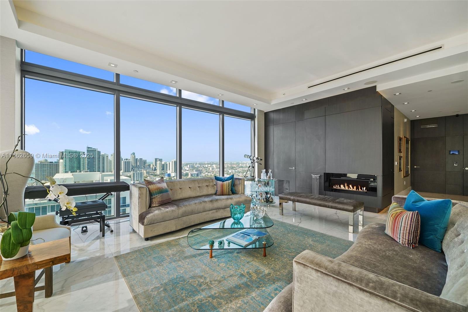 ICON BAY CONDO - Residential