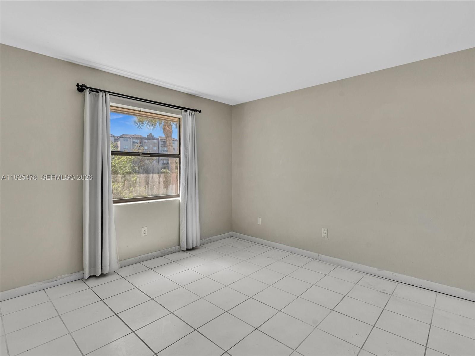 ROZLAND CONDO - Residential