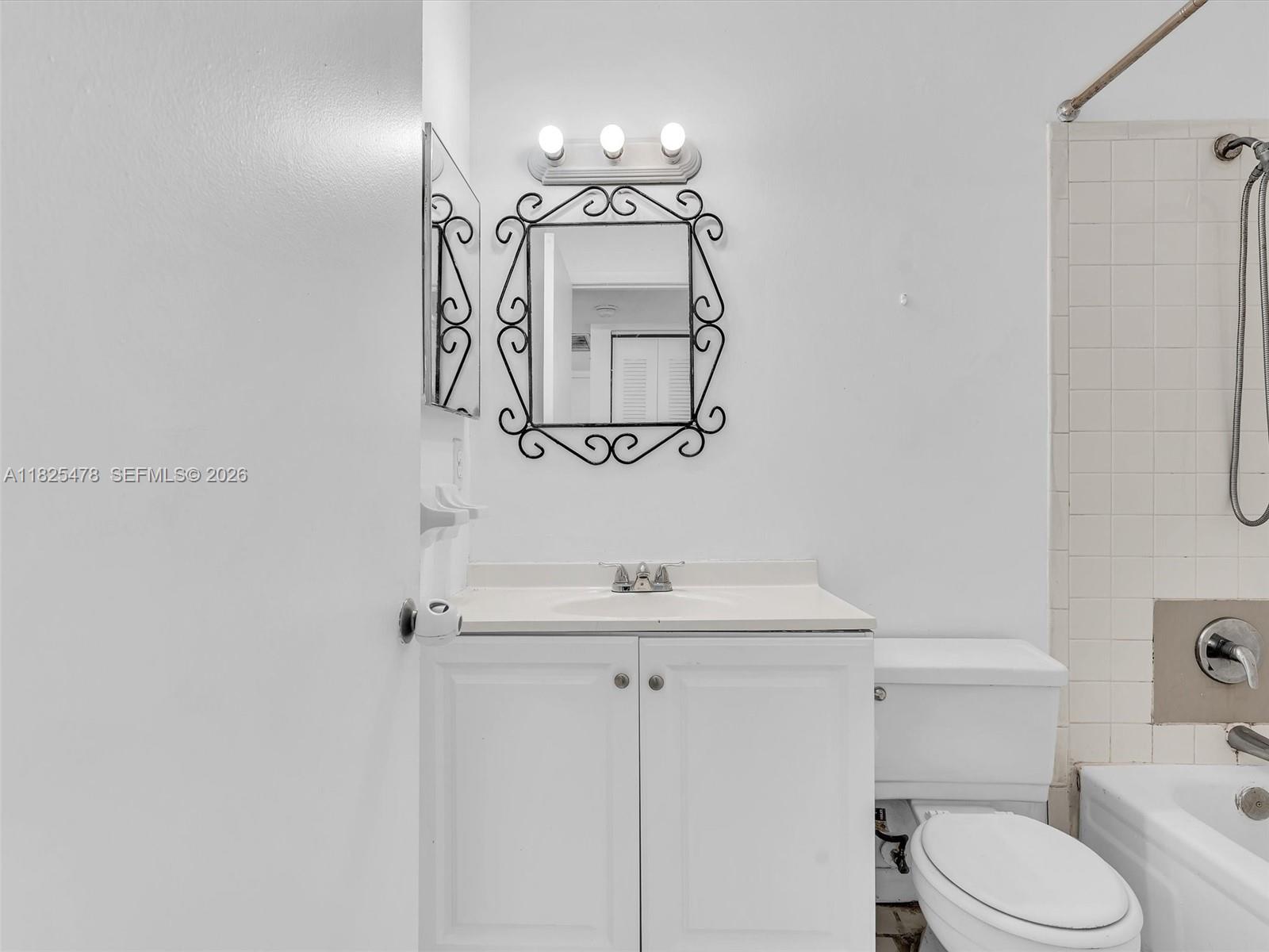 ROZLAND CONDO - Residential