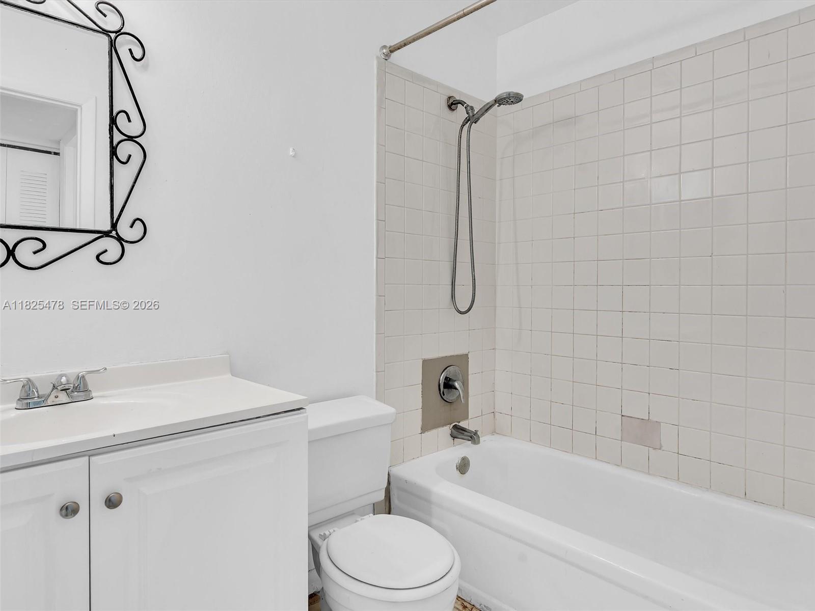 ROZLAND CONDO - Residential