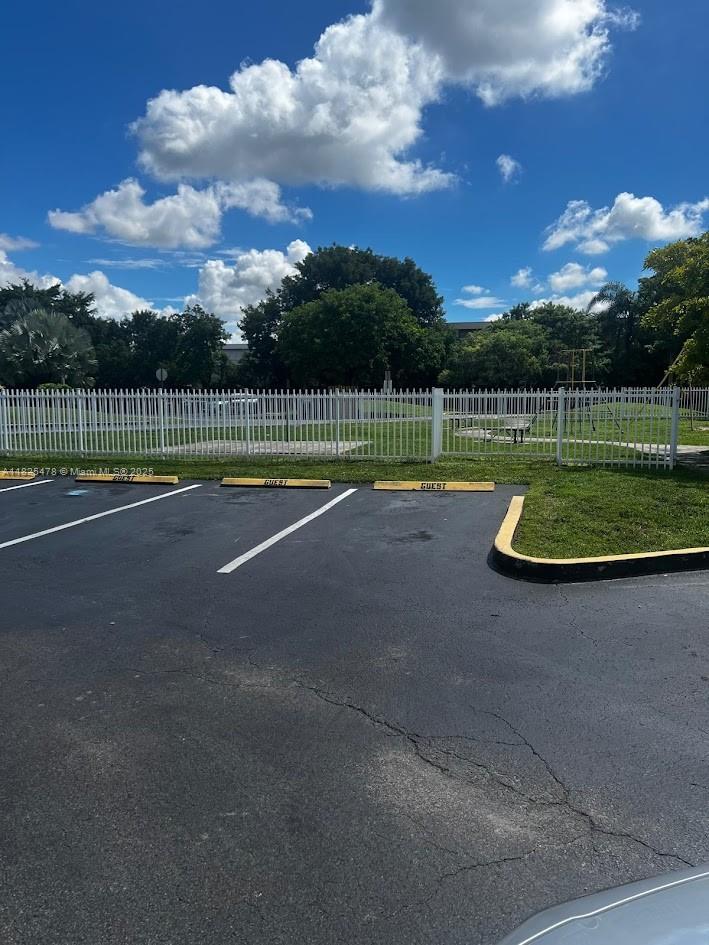 ROZLAND CONDO - Residential