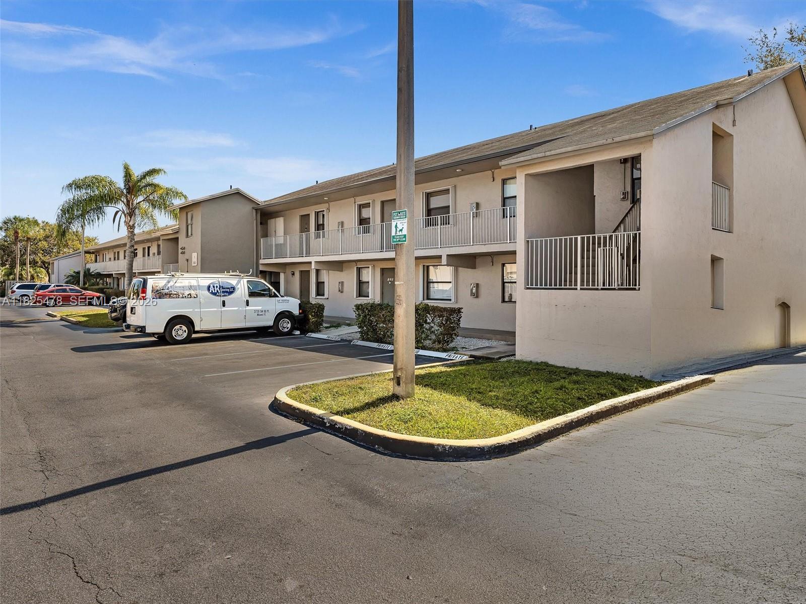 ROZLAND CONDO - Residential