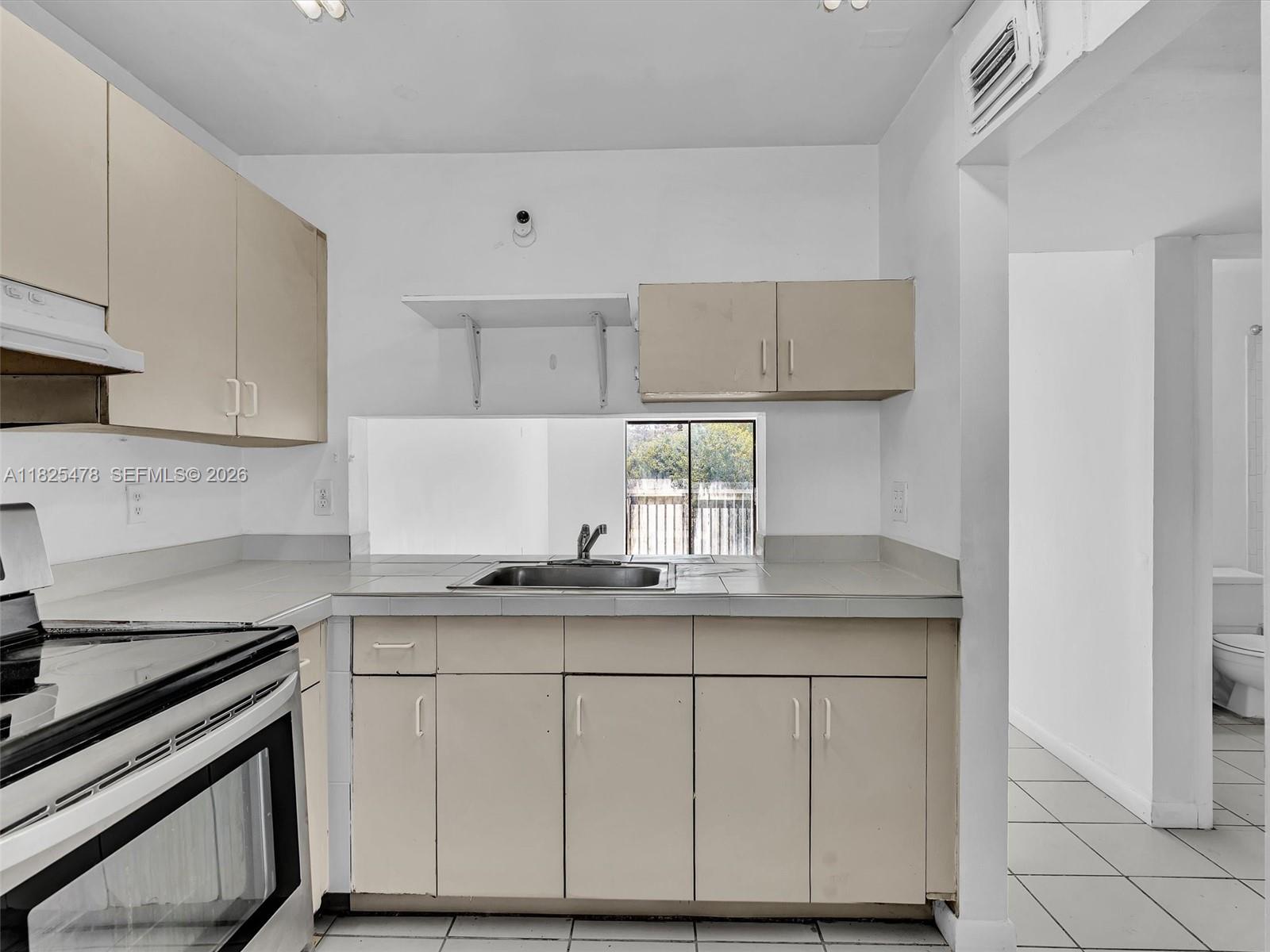 ROZLAND CONDO - Residential