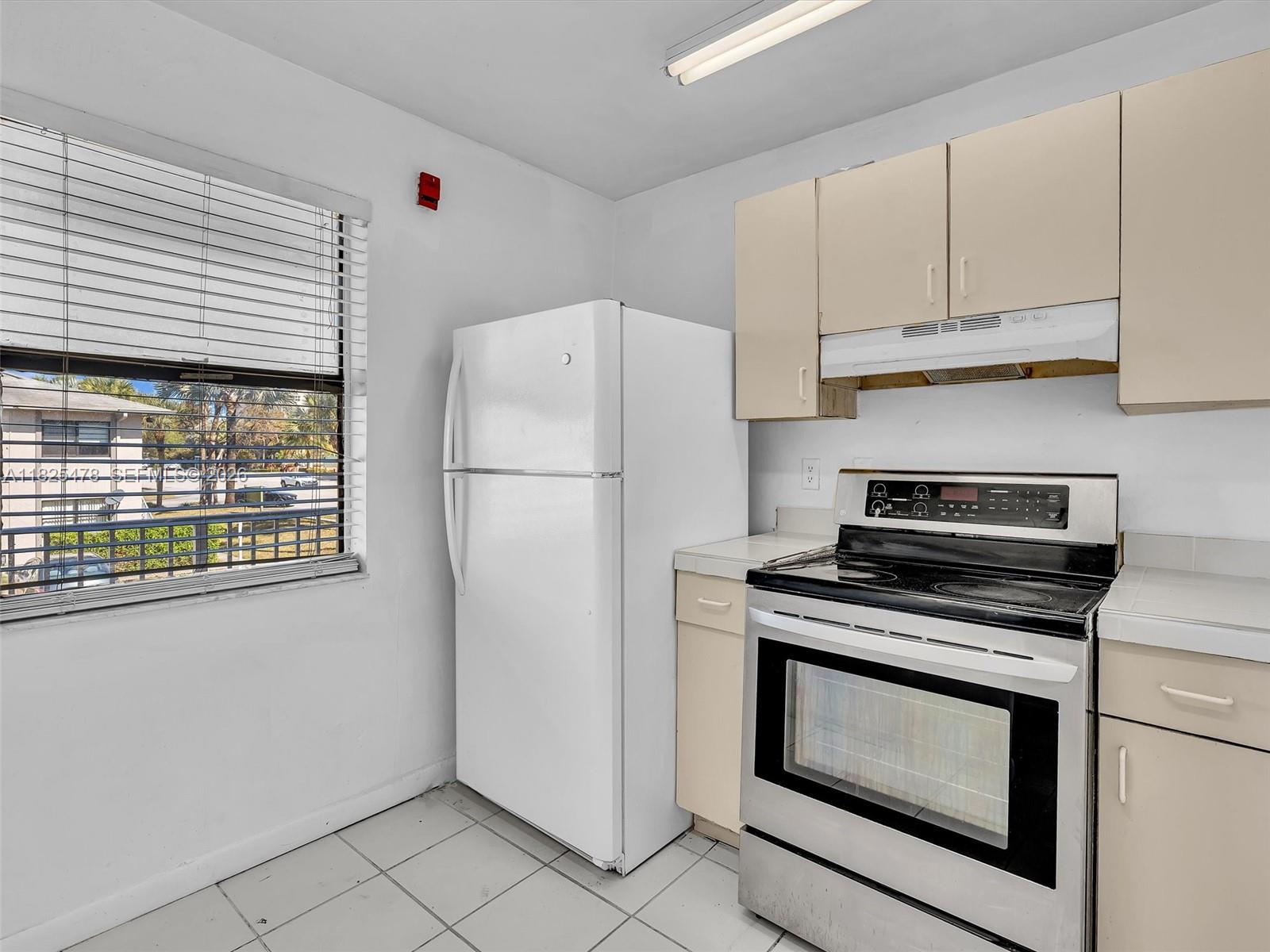 ROZLAND CONDO - Residential