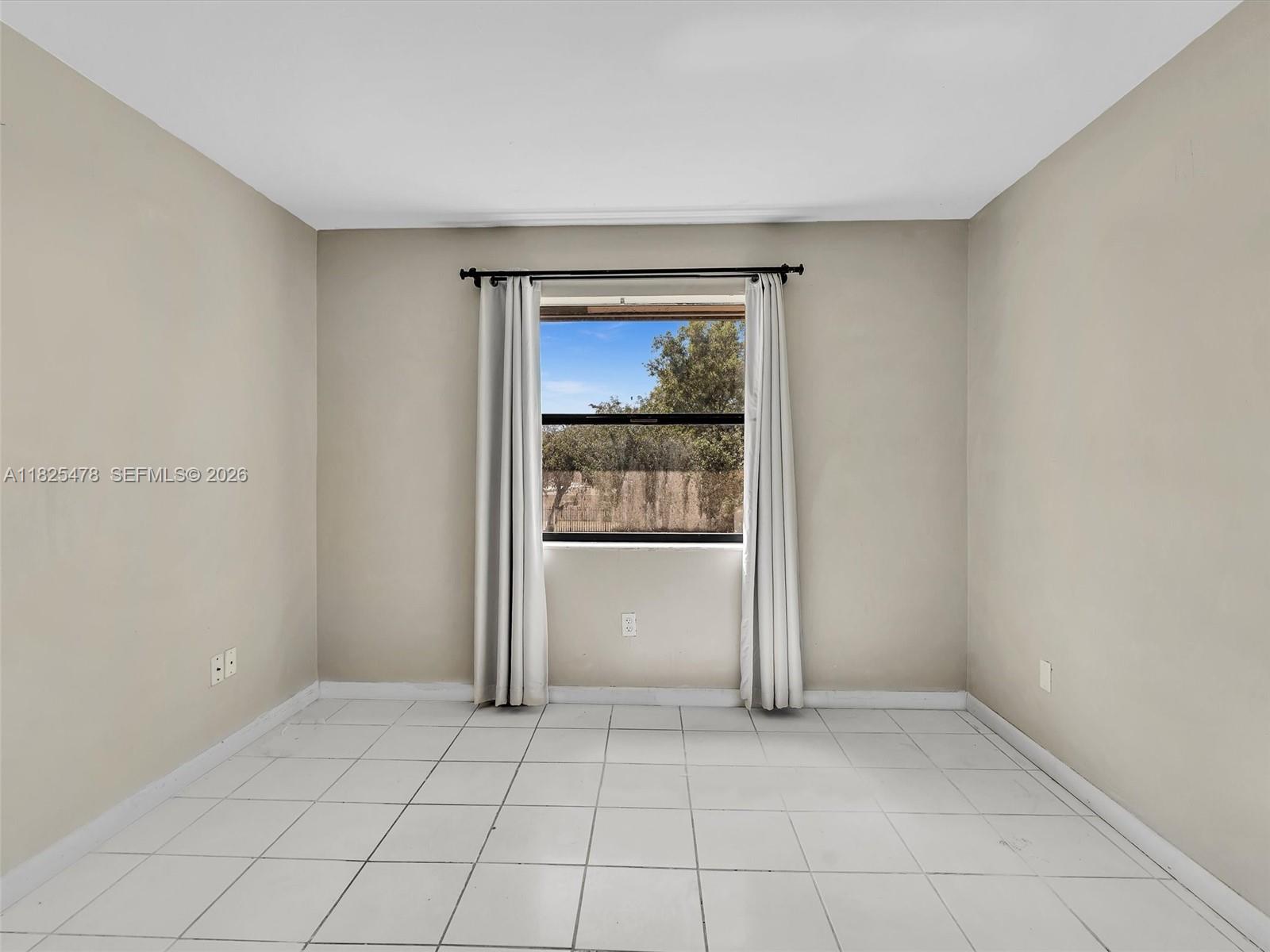 ROZLAND CONDO - Residential