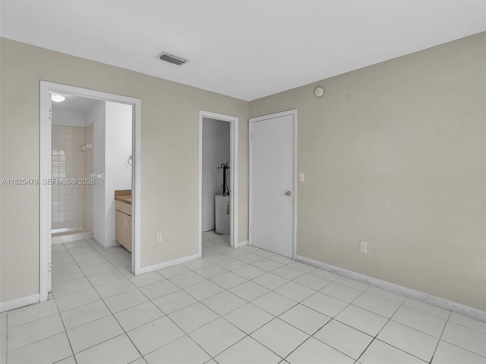 ROZLAND CONDO - Residential