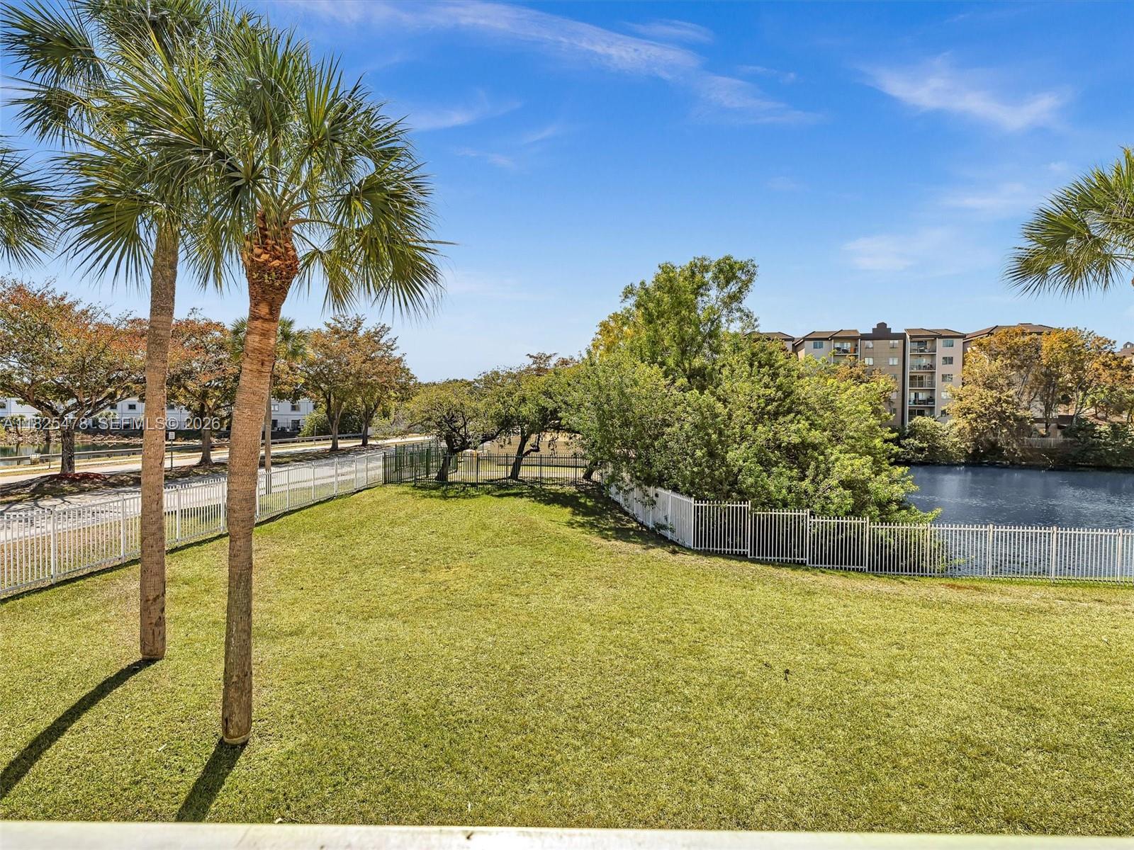 ROZLAND CONDO - Residential