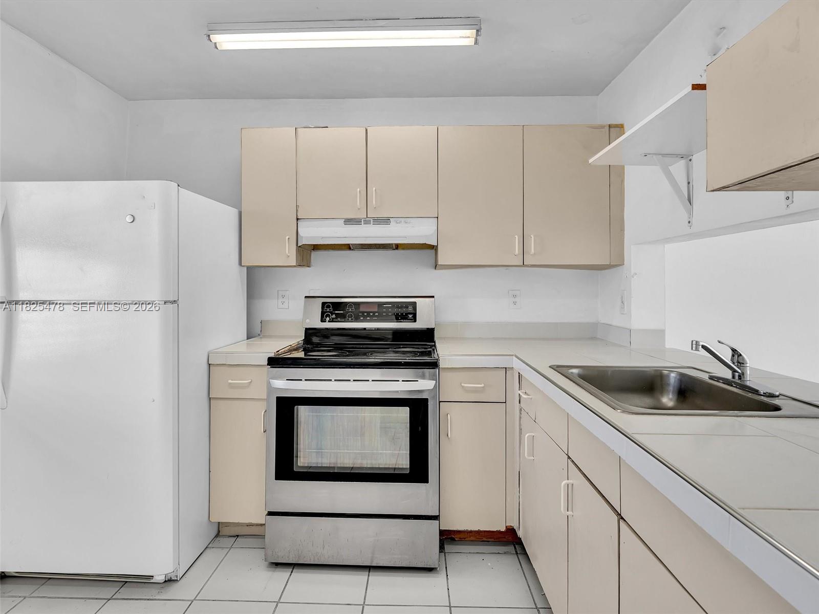 ROZLAND CONDO - Residential