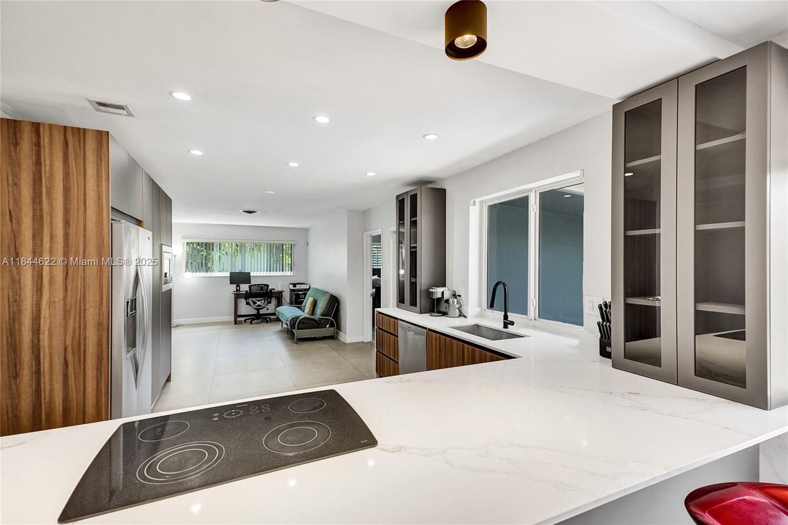 SKY LAKE - Residential Lease