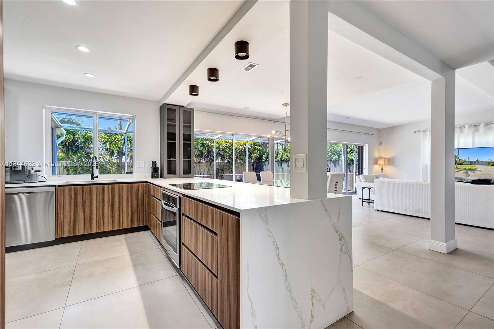 SKY LAKE - Residential Lease