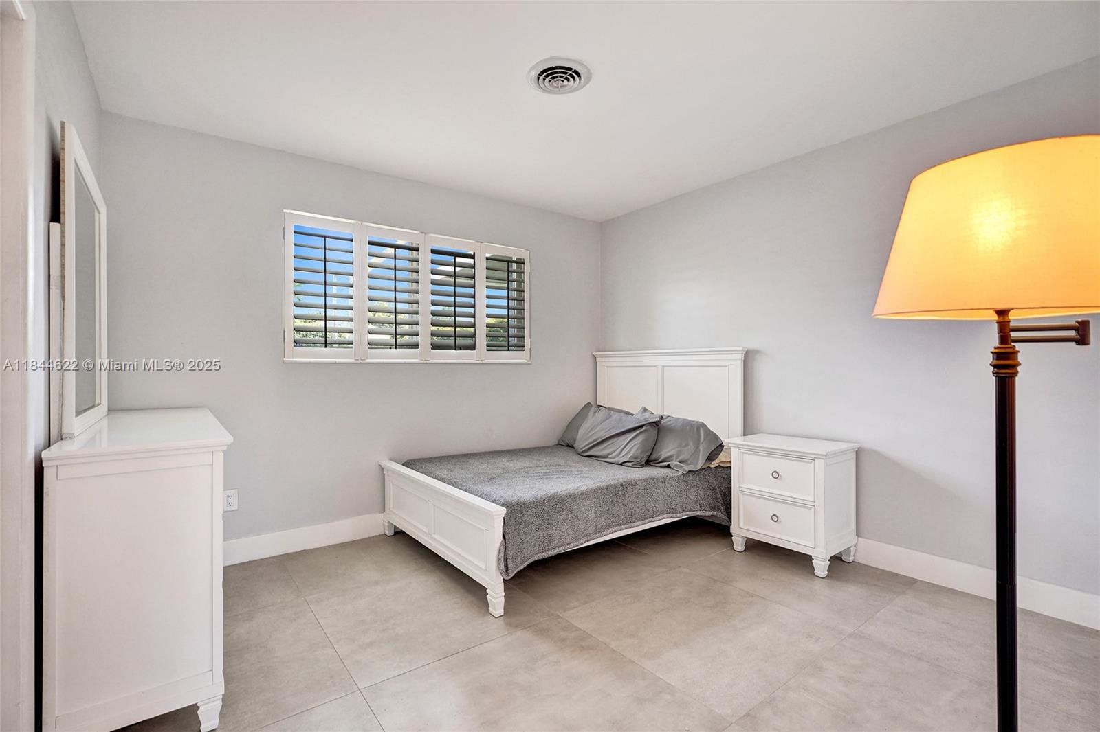 SKY LAKE - Residential Lease