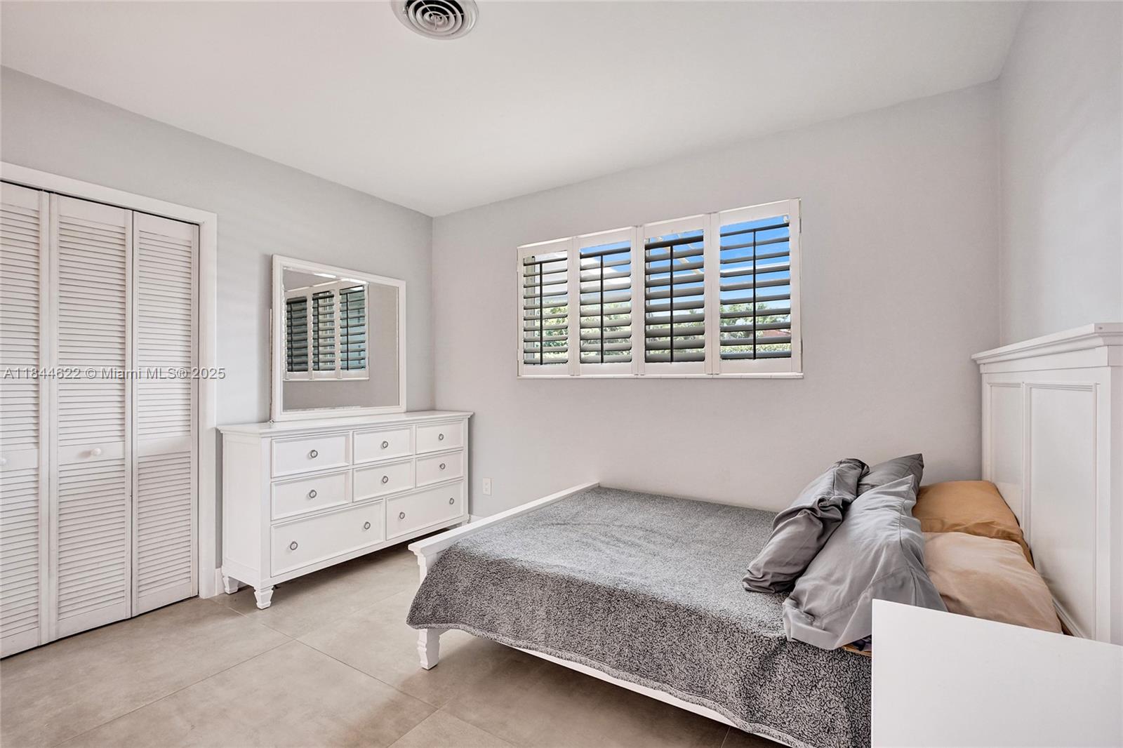 SKY LAKE - Residential Lease