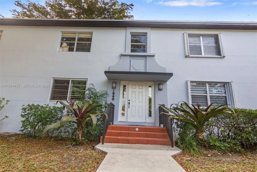 Modern updates everywhere in this wonderful 1 bedroom/1 bath first floor condo. Warm wood flooring throughout and plenty of sunshine that overlooks the peaceful gardens of the Pathways. Well maintained and move in ready. Excellent location, within the highly rated A+ Sunset Elementary school district. Walk to the shops and restaurants in South Miami. Whole Foods, new Publix and brand new Fresh Market minutes away with easy parking. The BEST running, walking and biking paths just outside your front door. Don't miss this opportunity! Call to make your appointment.