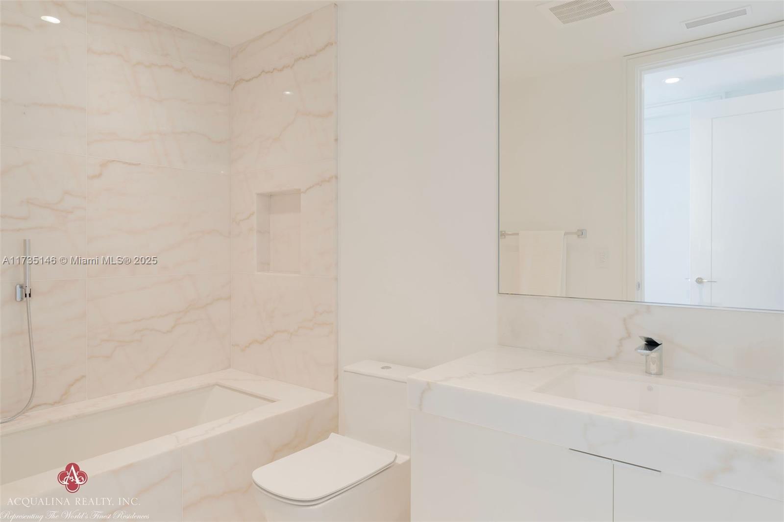 THE ESTATES ACQUALINA - Residential