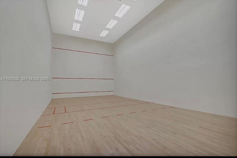 THE CARRIAGE HOUSE CONDO - Residential