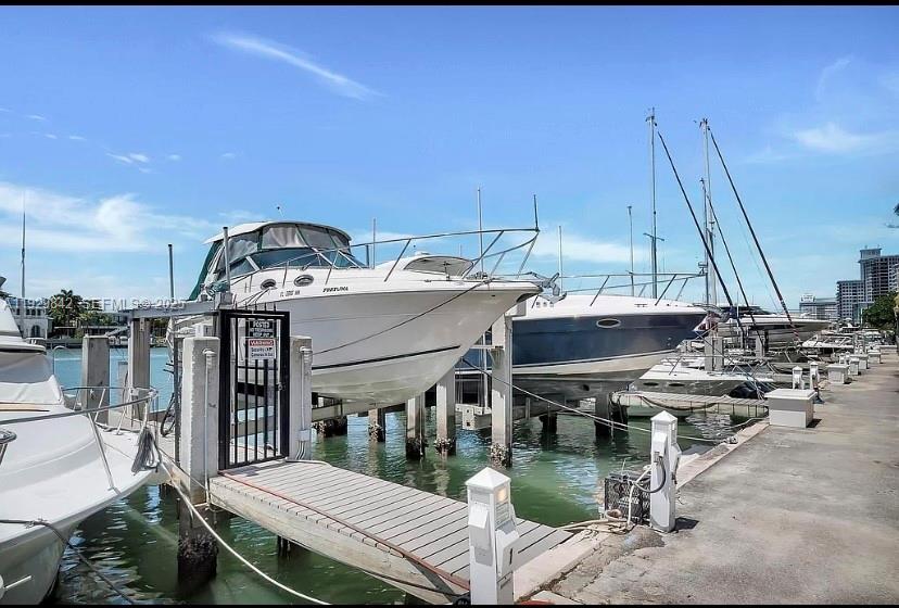 THE CARRIAGE HOUSE CONDO - Residential