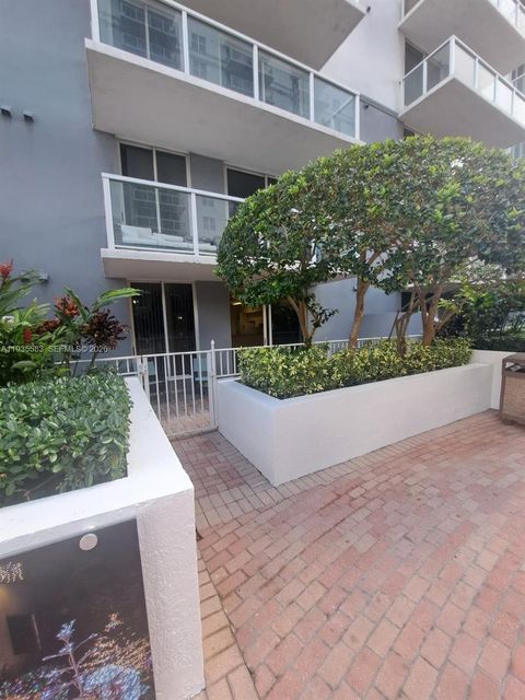 5077 NW 7th St 412 Miami FL 33126