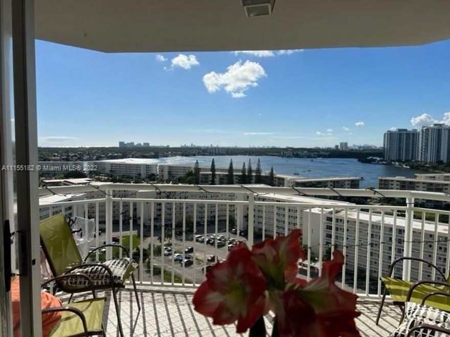 Amazing 2 bedrooms apartment with covered parking  with breathtaking view in the heart of Aventura.
Property is vacant and easy to show .
Property is for sale with all furniture
Motivated seller