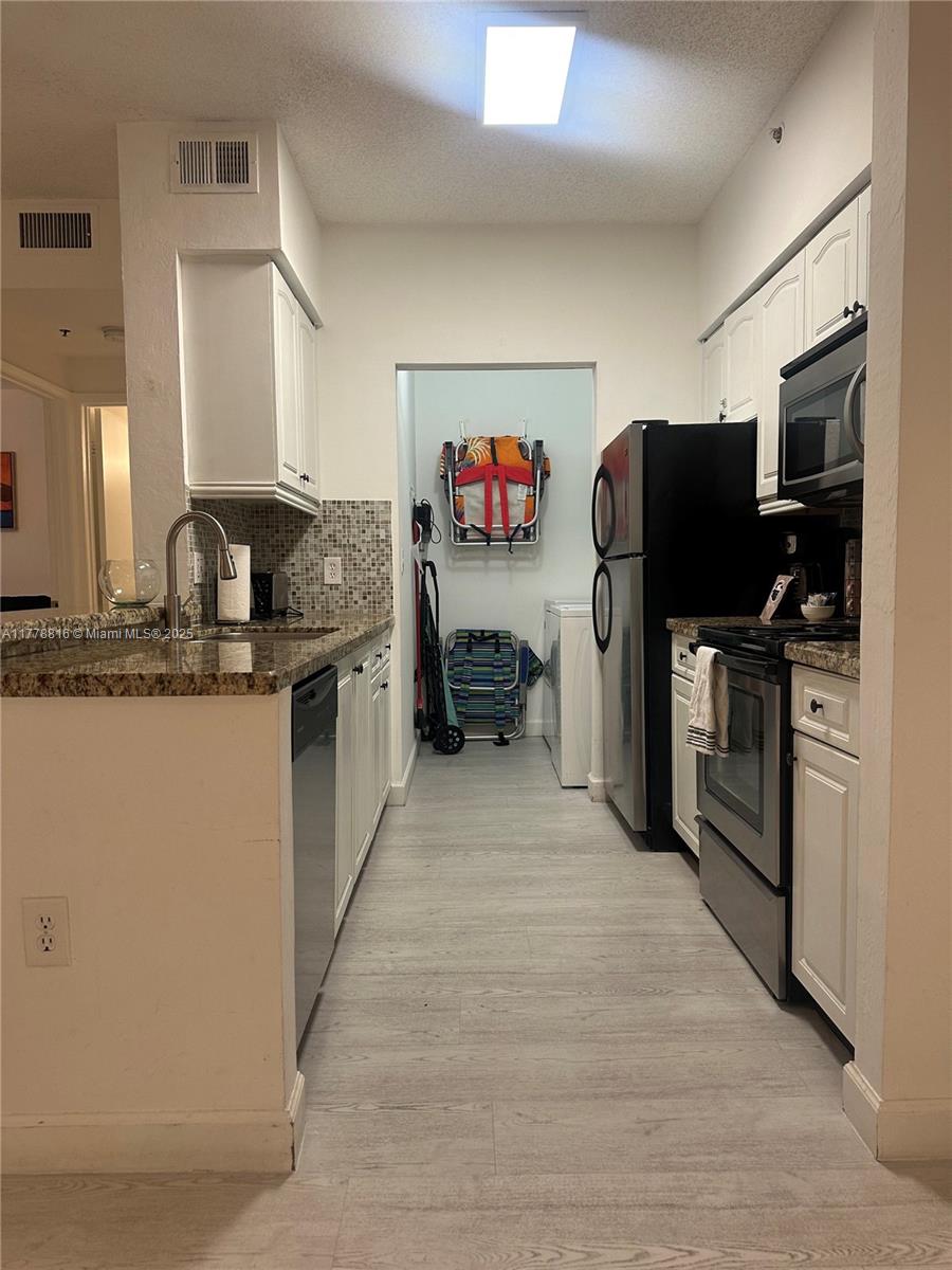 THE YACHT CLUB AT AVENTUR - Residential