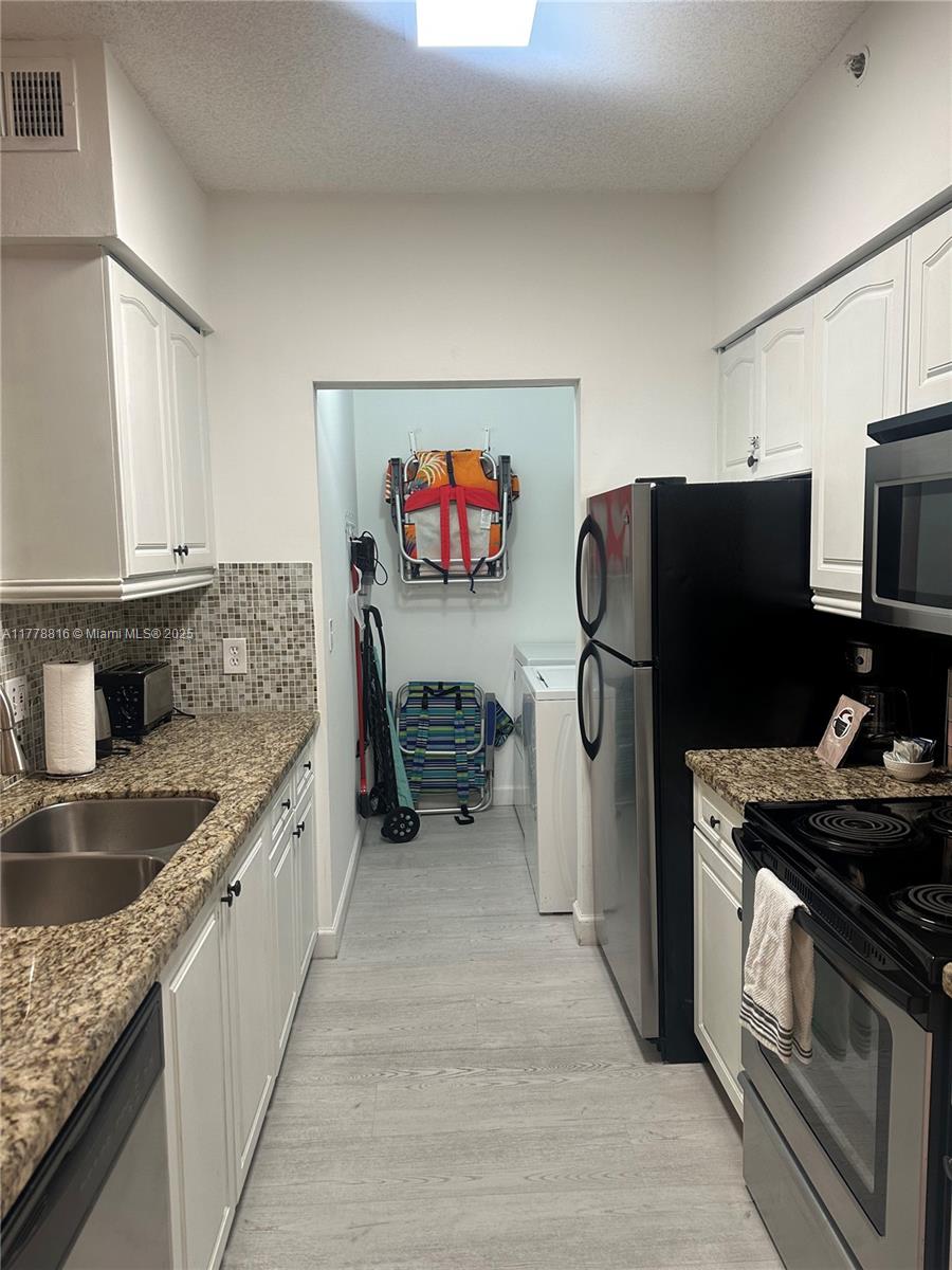 THE YACHT CLUB AT AVENTUR - Residential