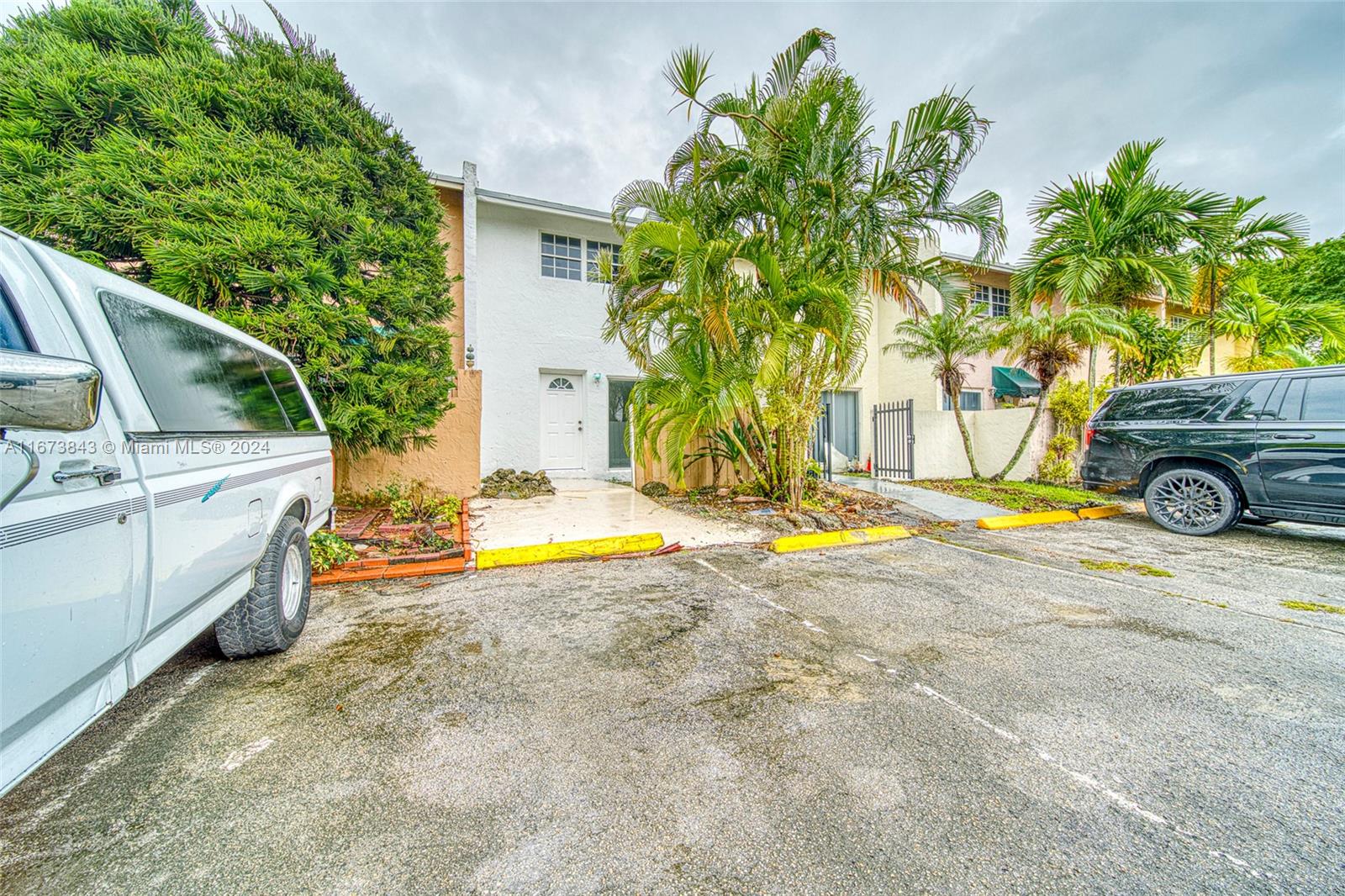 Rental Property at 563 12 Ave 563, Homestead, Miami-Dade County, Florida - Bedrooms: 2 
Bathrooms: 2  - $2,000 MO.