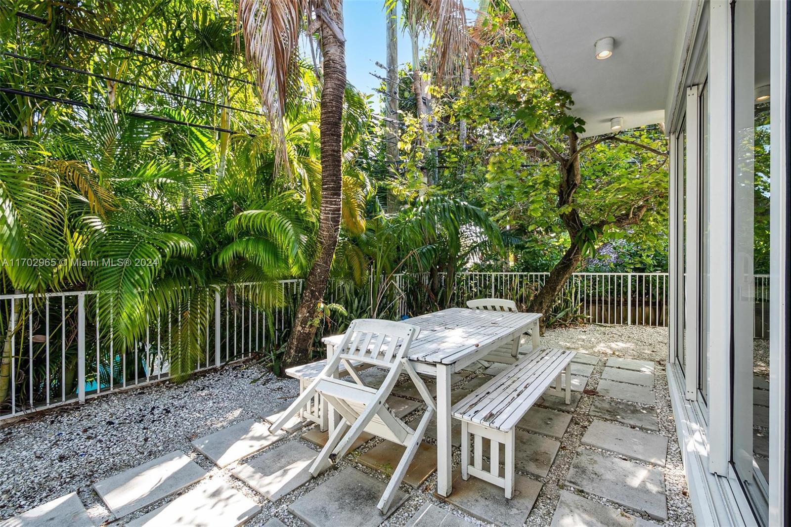 TROPICAL ISLE HOMES SUB 1 - Residential