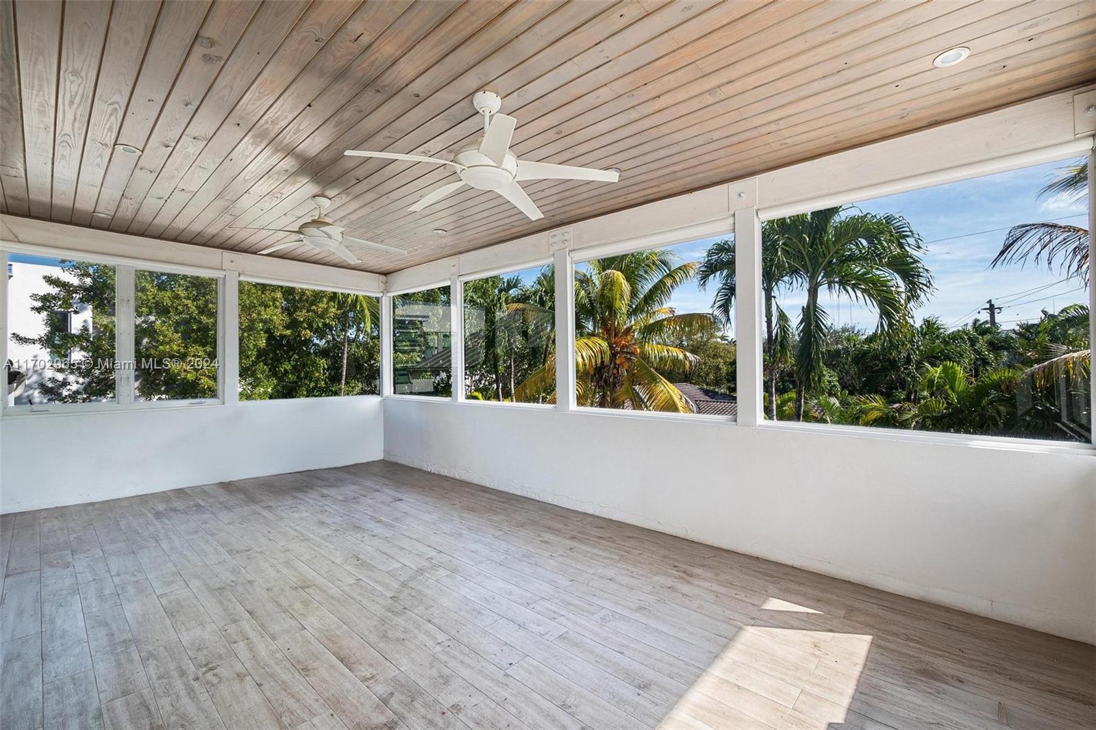 TROPICAL ISLE HOMES SUB 1 - Residential