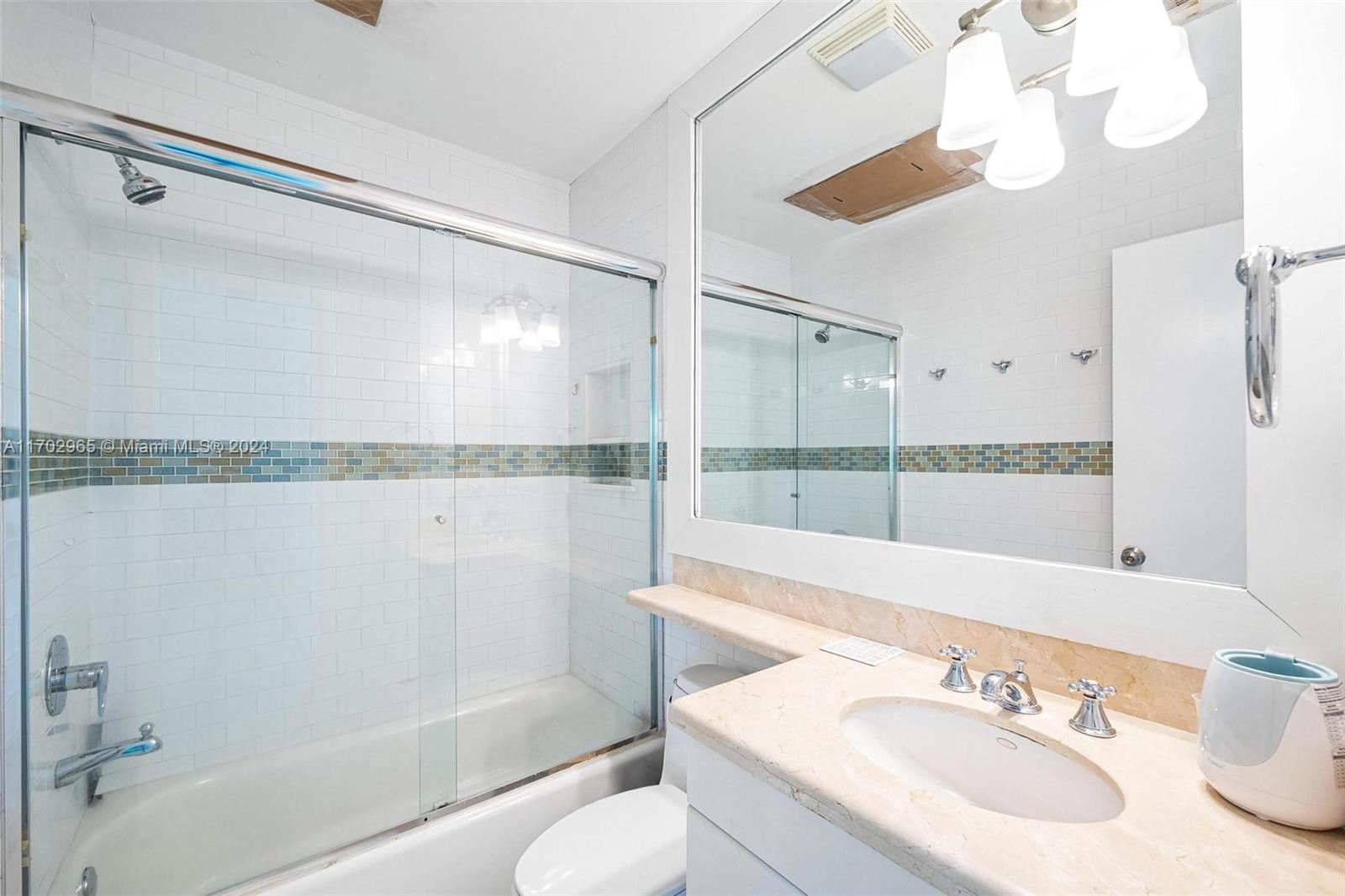 TROPICAL ISLE HOMES SUB 1 - Residential