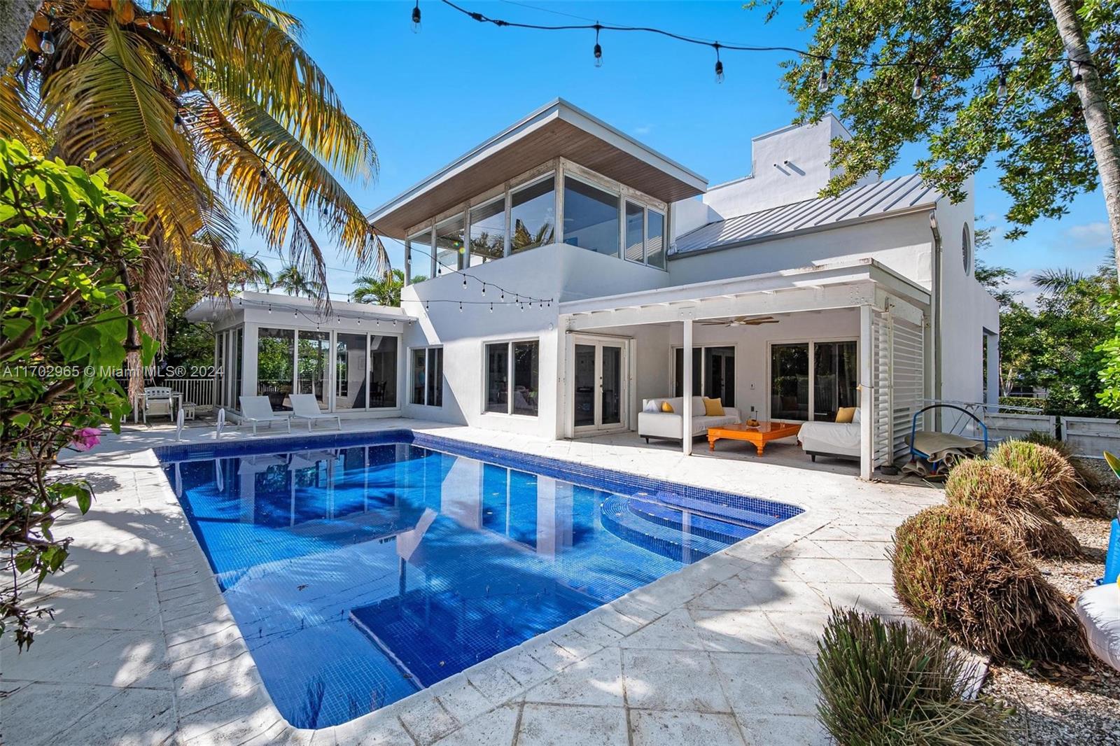 525 Ridgewood Rd, Key Biscayne, Miami-Dade County, Florida - 5 Bedrooms  
6 Bathrooms - 