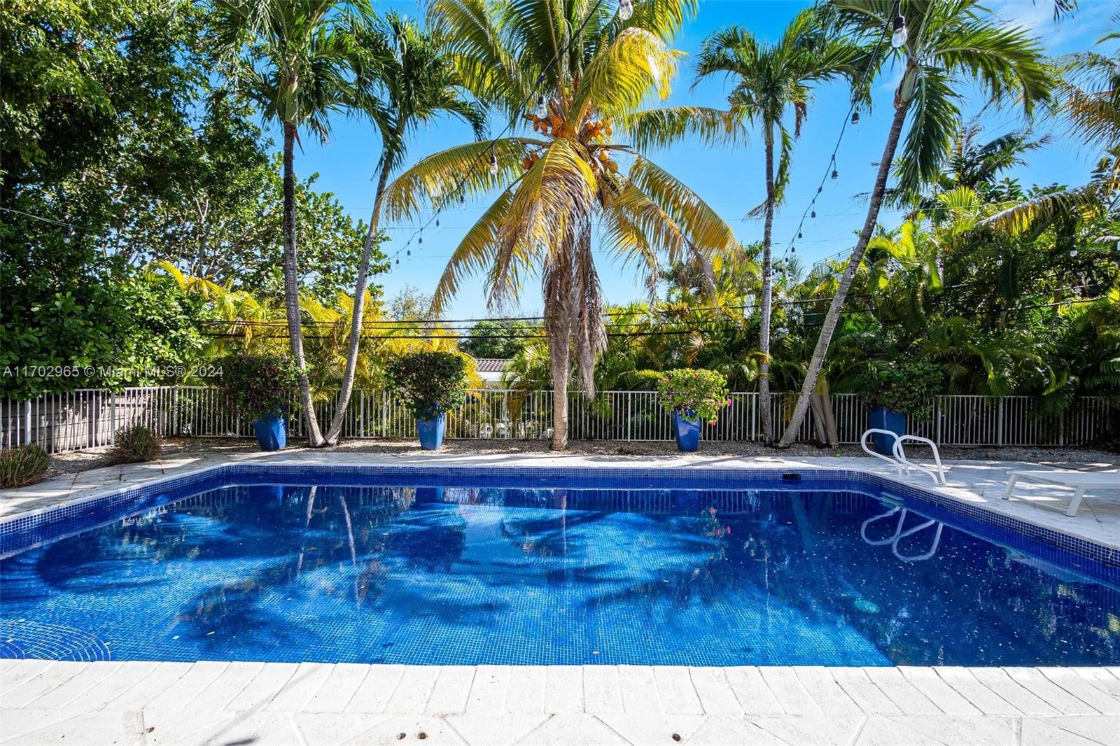 TROPICAL ISLE HOMES SUB 1 - Residential