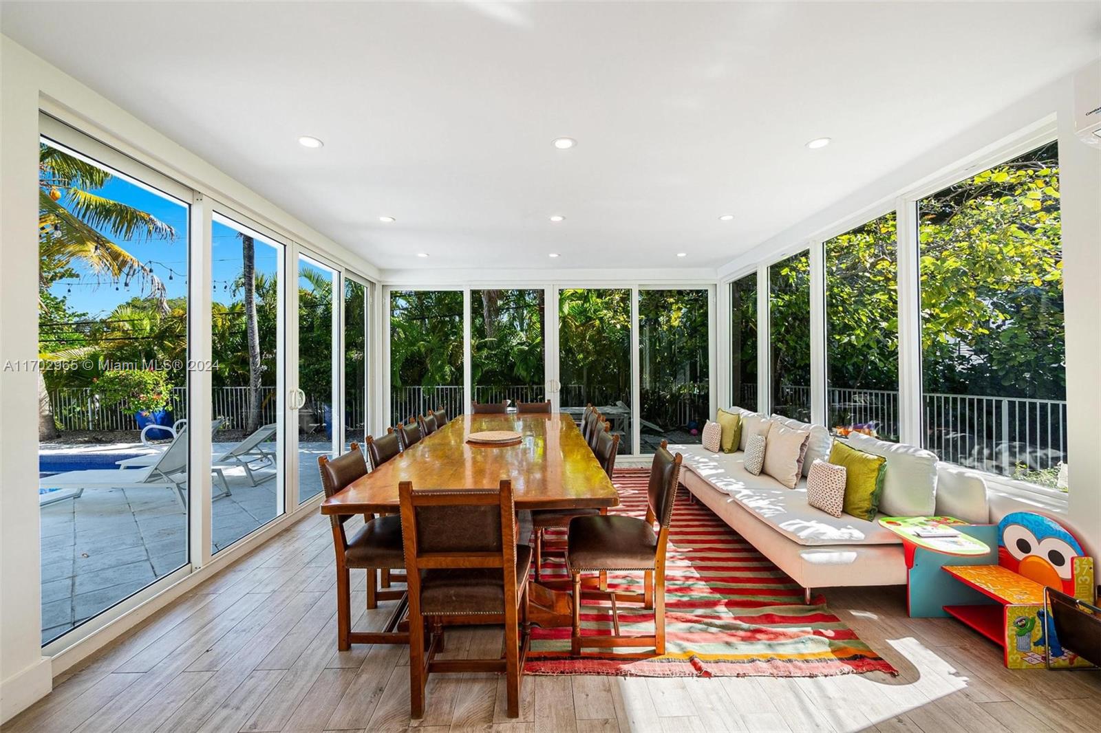TROPICAL ISLE HOMES SUB 1 - Residential