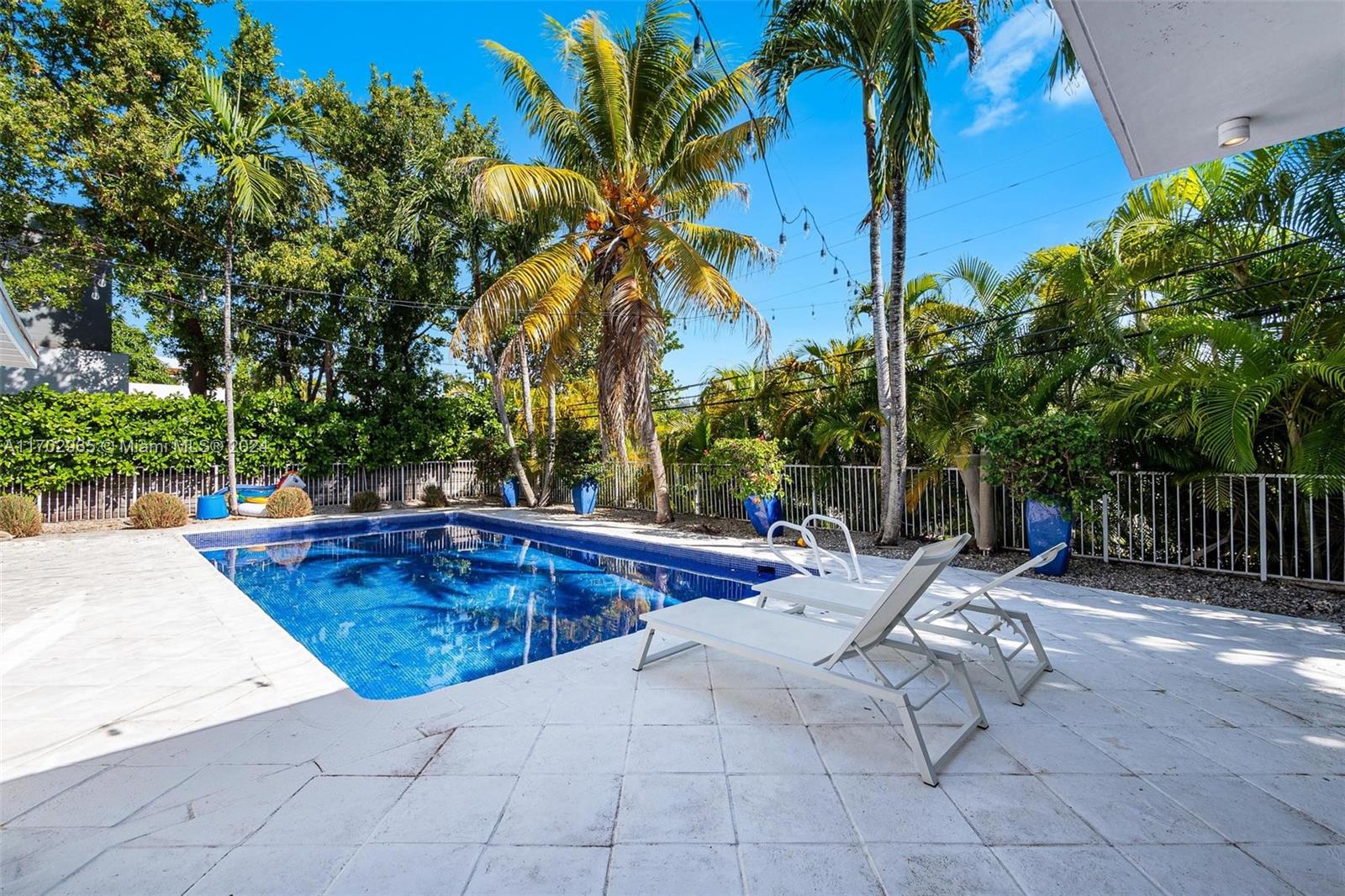 TROPICAL ISLE HOMES SUB 1 - Residential