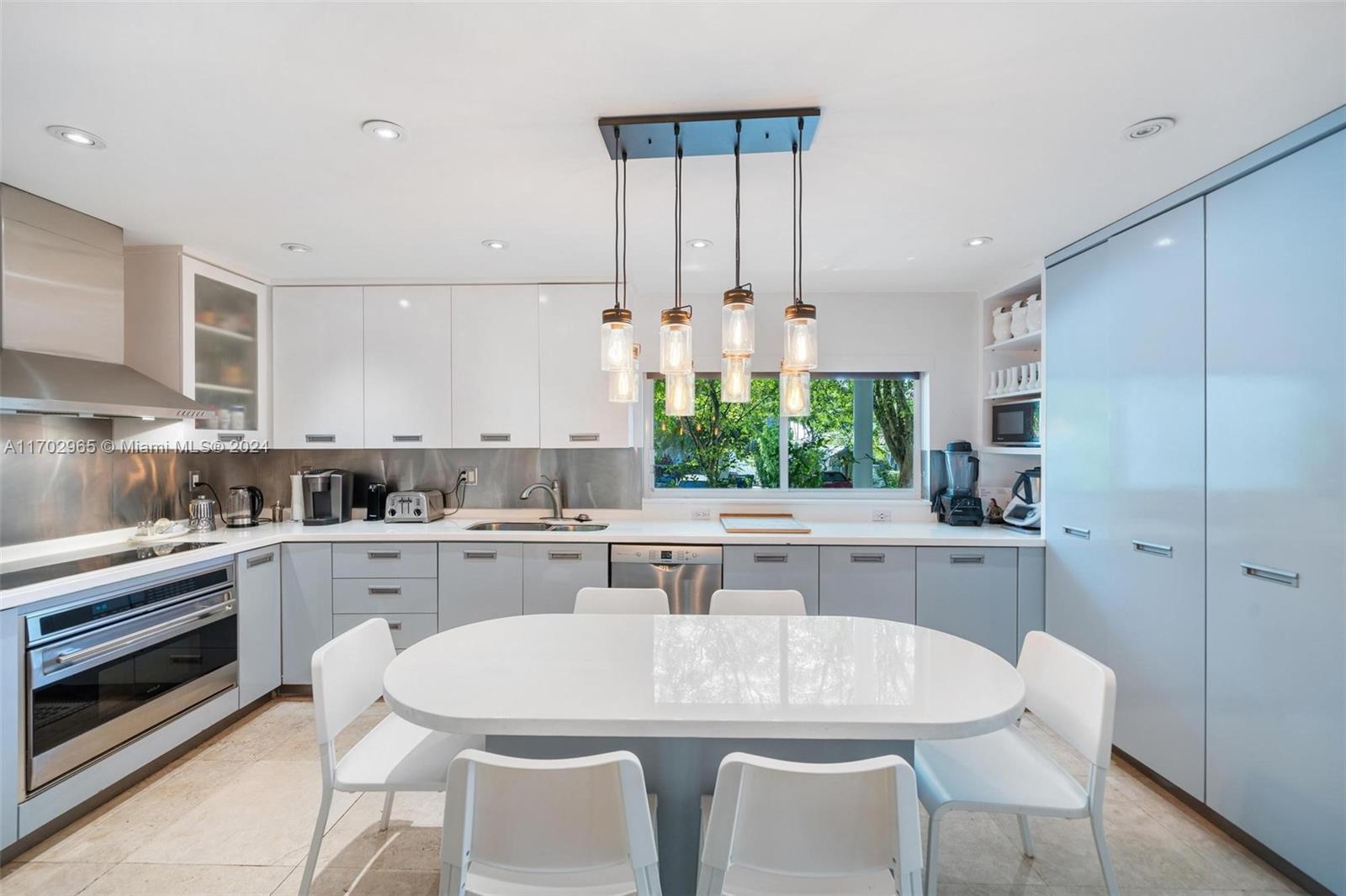 TROPICAL ISLE HOMES SUB 1 - Residential