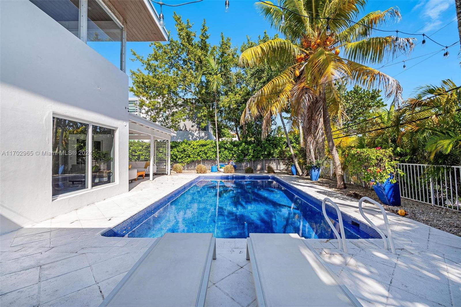 TROPICAL ISLE HOMES SUB 1 - Residential